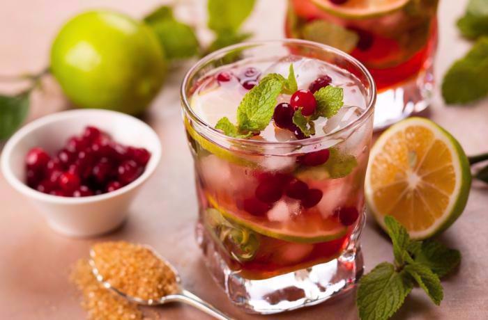 Ovocné mojito. Ideální drink pro horké letní dny!