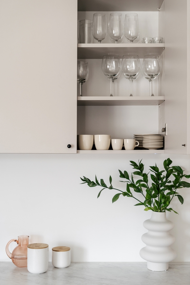 Vertical,Shot,Of,Modern,White,Kitchen,With,An,Open,Cabinet