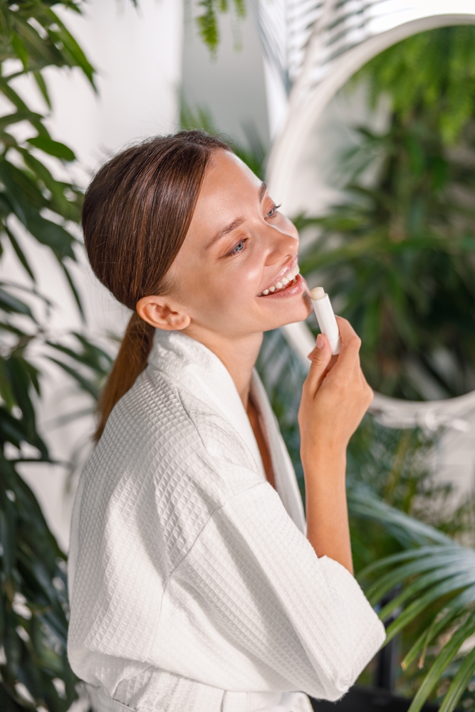 Portrait,Of,Cute,Young,Woman,With,Beautiful,Skin,Smiling,While
