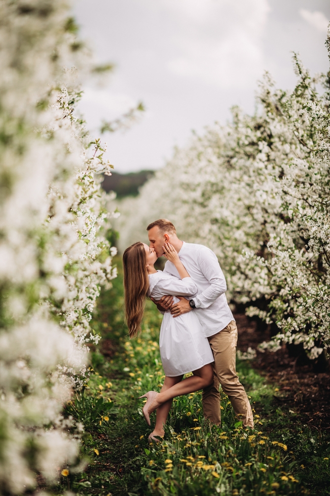 Beautiful,Young,Couple,In,A,Romantic,Place,,Spring,Blooming,Apple