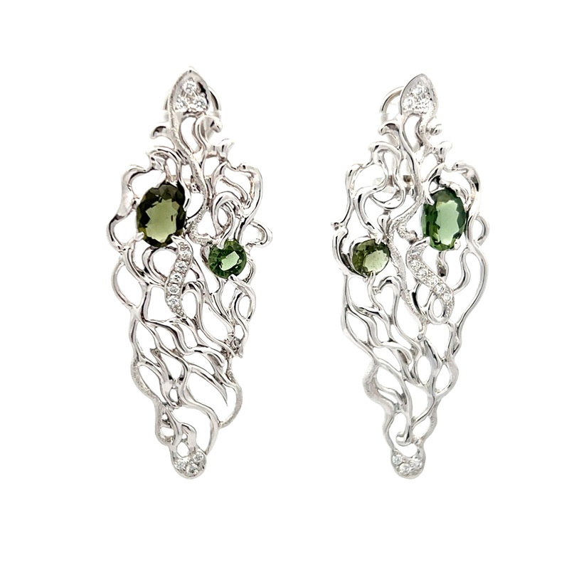 Zlaté náušnice s diamanty a vltavíny z JK kolekce Primavera_produkt
