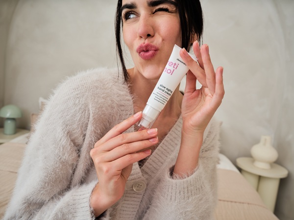 36-007_Retinol_slow_aging_hand_cream_4025087360072_front (1)