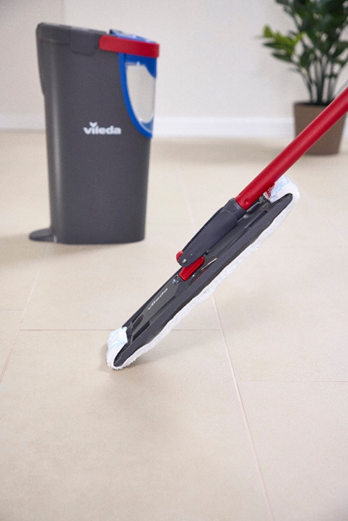 GDM_Vileda_H2PrO FlatMop in-use (2)