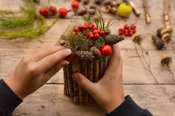 Autumn,Craft,With,Kids.,How,To,Make,Autumn,Floral,Decorations.